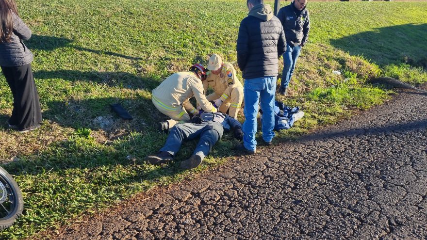 Motociclista fica ferido após colisão com carro na BR-277, em Cascavel