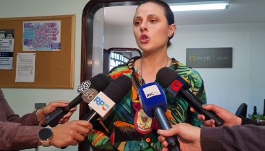 Cascavelense de 13 anos posou nua na frente de câmera para pagar 'dívida' de jogo Imagem referente a Cascavelense de 13 anos posou nua na frente de câmera para pagar 'dívida' de jogo