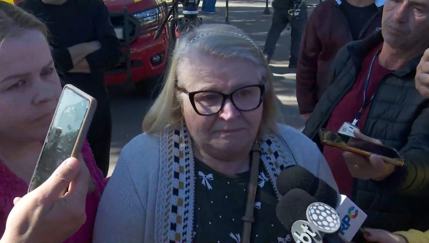 “Eu tô aliviada por ele, mas tô triste pelas outras famílias”, afirma mãe de trabalhador que estava em explosão em fábrica de dinamite