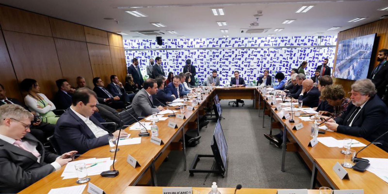 Câmara apresenta texto sobre adultização infantil nas redes em 30 dias Câmara apresenta texto sobre adultização infantil nas redes em 30 dias