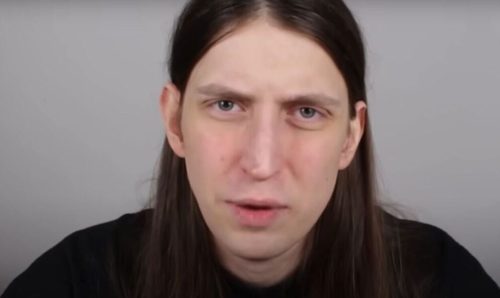 Felca anda com carro blindado e seguranças após denunciar “adultização” Imagem referente a Felca anda com carro blindado e seguranças após denunciar “adultização”