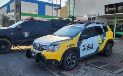 Passageiros se unem e imobilizam abusador em ônibus coletivo lotado Passageiros se unem e imobilizam abusador em ônibus coletivo lotado