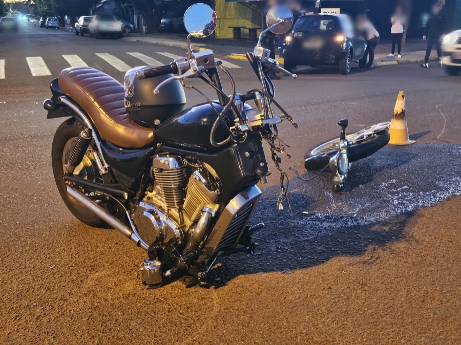 Roda de motocicleta é arrancada em colisão com carro em Toledo