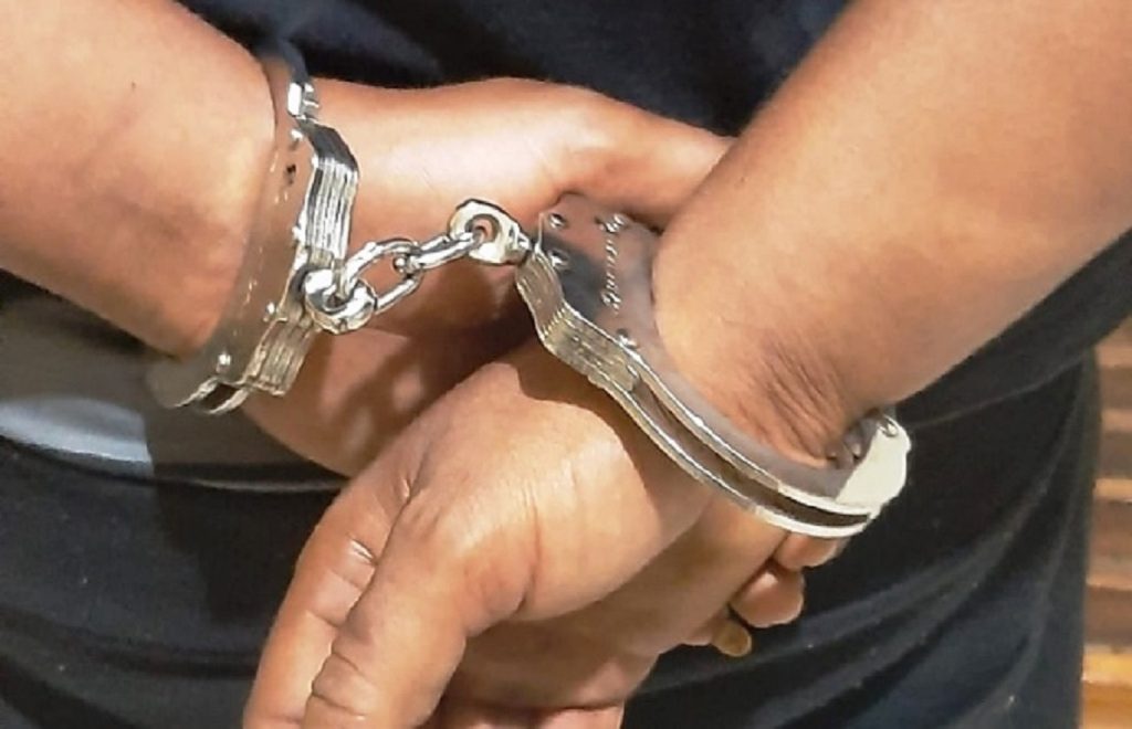 Homem vai com esposa registrar BO e é preso por dever pensão alimentícia no Paraná
