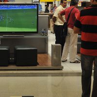 Imagem referente a Vendas no comércio recuam 0,1% em junho, 3º mês seguido de queda