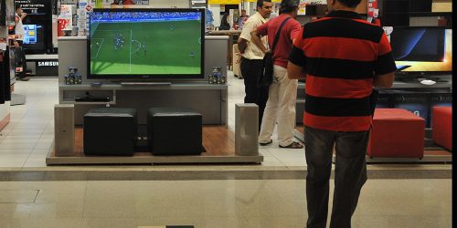 Vendas no comércio recuam 0,1% em junho, 3º mês seguido de queda Imagem referente a Vendas no comércio recuam 0,1% em junho, 3º mês seguido de queda