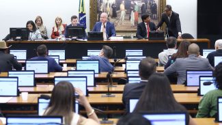 CCJ aprova aumento de pena para aliciamento de crianças na internet