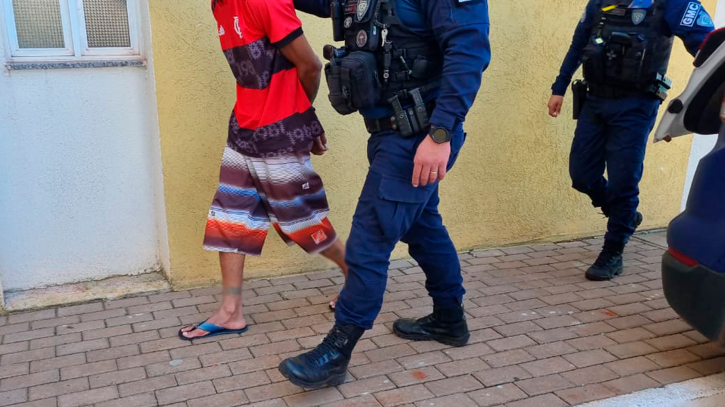 Flamenguista sai para beber em festas, discute com companheira e é preso por descumprir medida protetiva