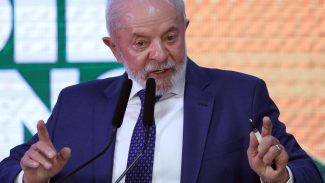 Lula cobra regulamentação de lei sobre economia solidária