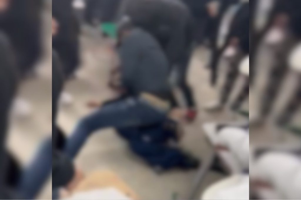 Vídeo! Aluno leva surra de colegas e vai parar no hospital após confusão em sala