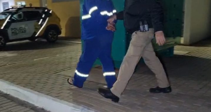 Suspeito de atropelar a própria namorada é detido pela PM; Vítima sofreu fratura exposta na perna