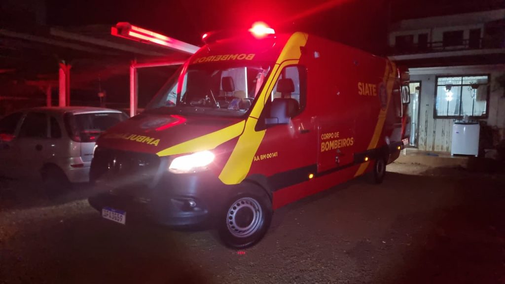 Idosa de 83 anos fratura o braço ao sofrer queda em casa no Centro