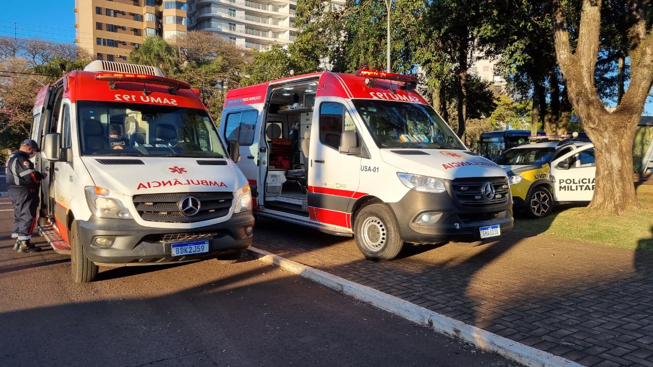 Homem é encontrado caído, inconsciente na Avenida Brasil Homem é encontrado caído, inconsciente na Avenida Brasil