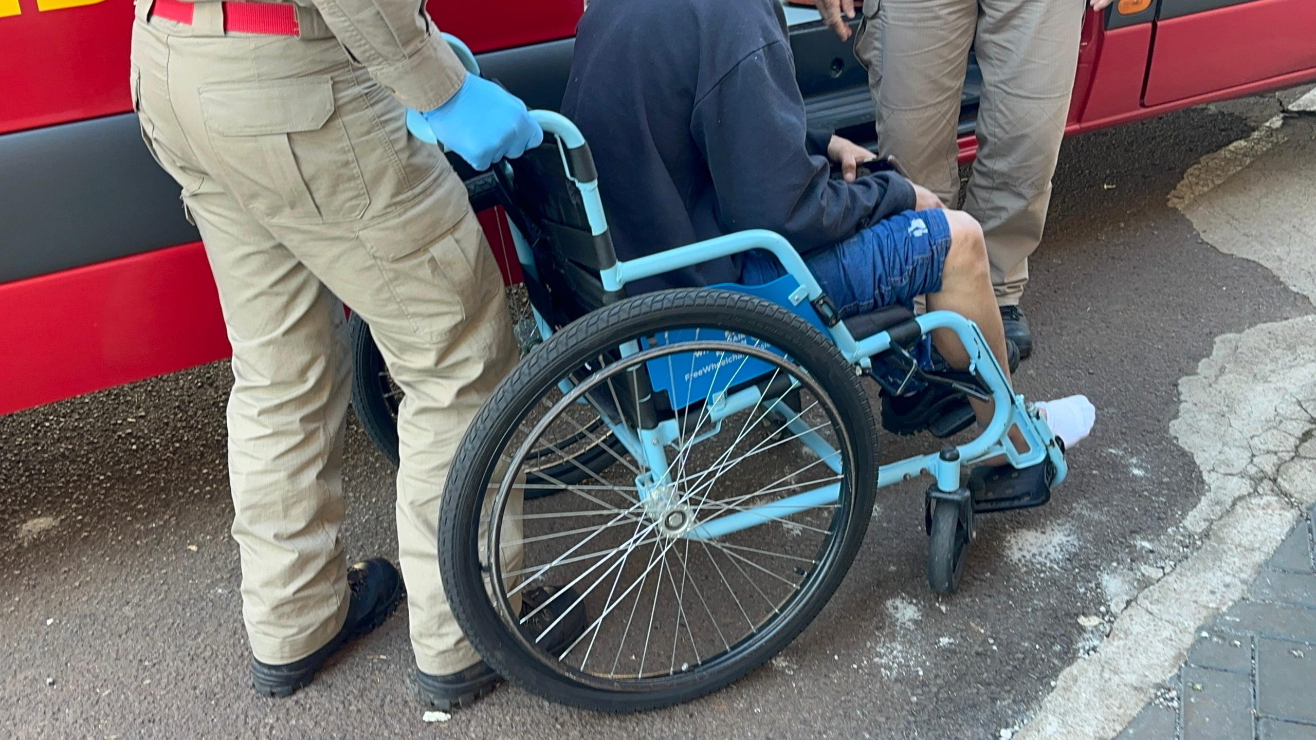 Jovem fica ferido em acidente envolvendo motocicleta e caminhonete em Cascavel Jovem fica ferido em acidente envolvendo motocicleta e caminhonete em Cascavel