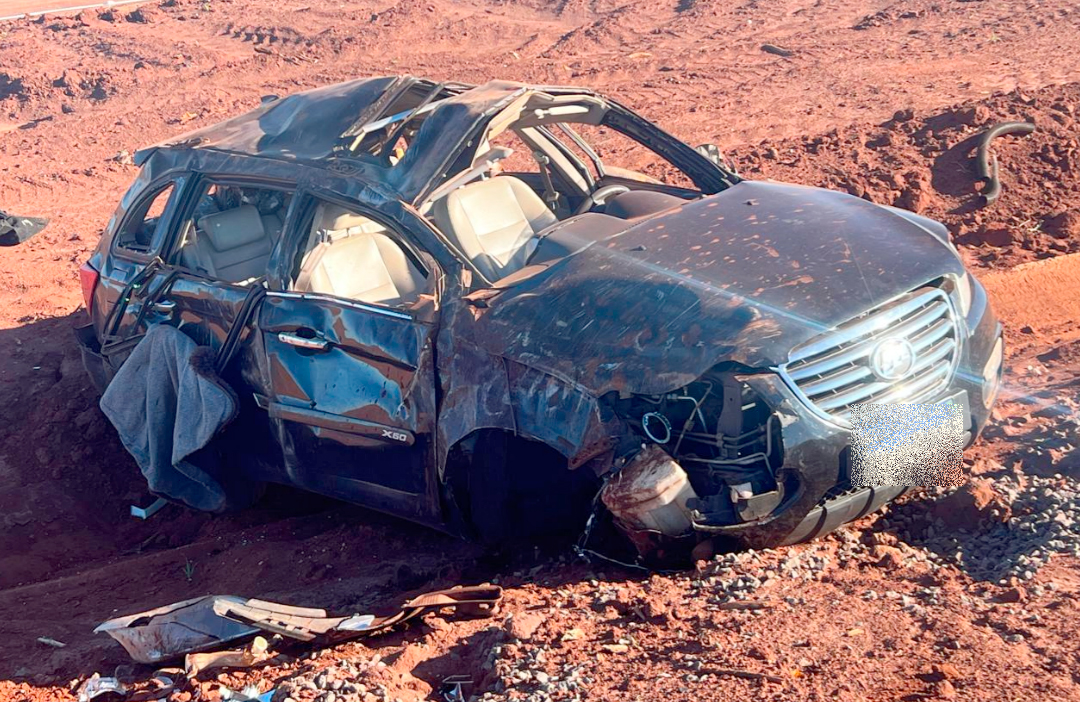 Traficante voa baixo, capota carro e espalha maconha pela PR-180 Traficante voa baixo, capota carro e espalha maconha pela PR-180