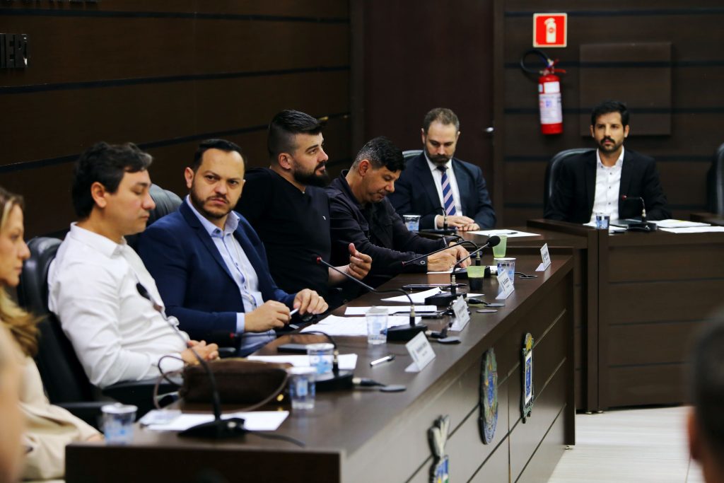 Copel apresenta novos medidores eletrônicos e se compromete a manter leitura presencial até final do ano