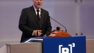 Brasil busca diálogo, mas não negociará soberania, afirma Fávaro Brasil busca diálogo, mas não negociará soberania, afirma Fávaro