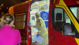 Criança é atropelada por carro no Brasmadeira e motorista foge; Siate e médico são mobilizados Criança é atropelada por carro no Brasmadeira e motorista foge; Siate e médico são mobilizados