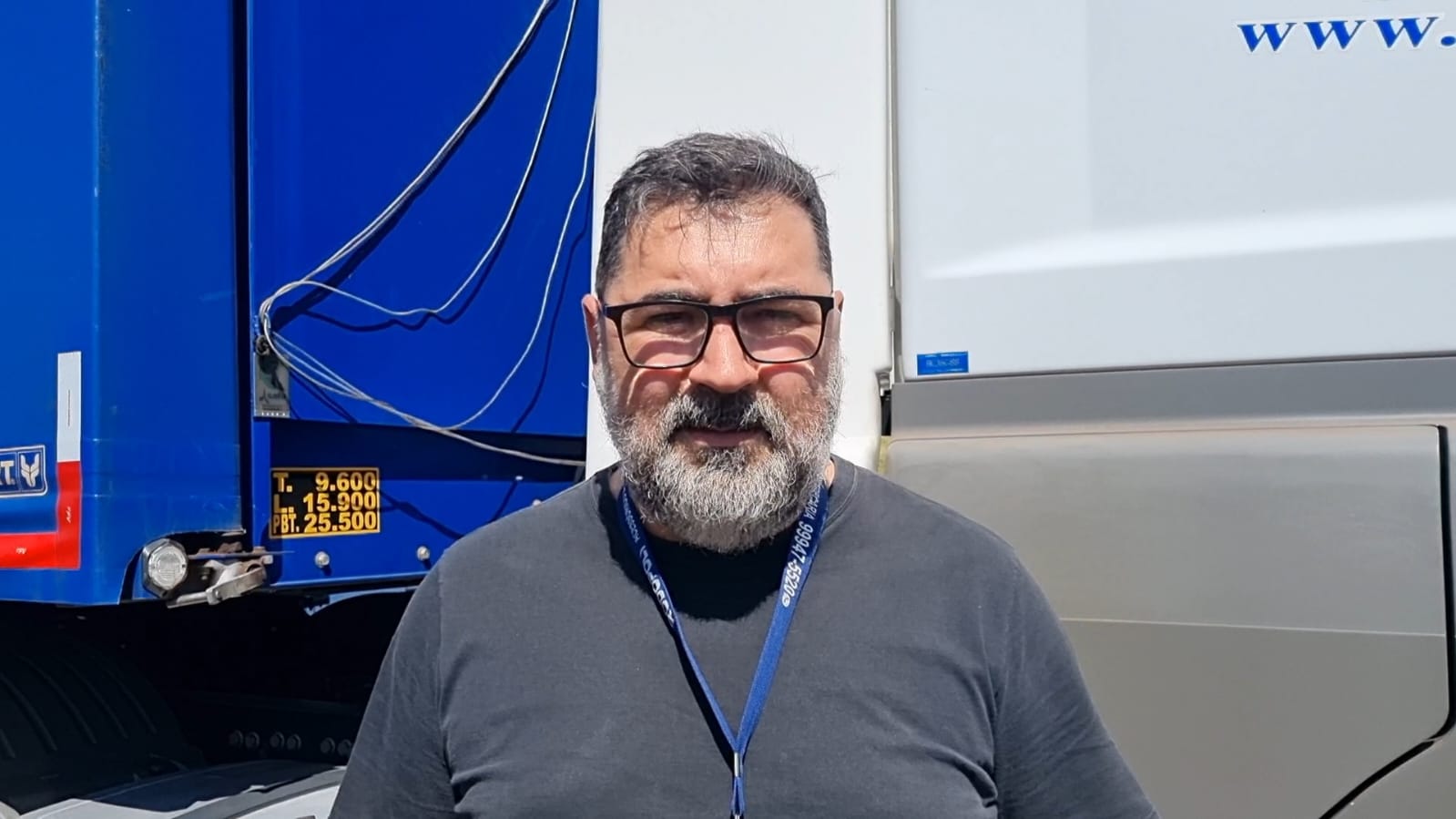 "Vi uma menina com a boca sangrando saindo do carro", relata caminhoneiro envolvido em acidente na BR-277