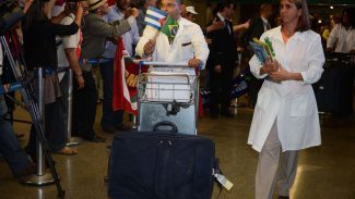 Associação de médicos cubanos repudia ação dos EUA contra Mais Médicos