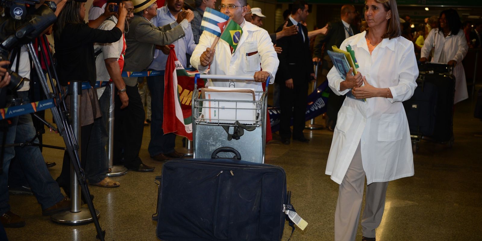 Associação de médicos cubanos repudia ação dos EUA contra Mais Médicos