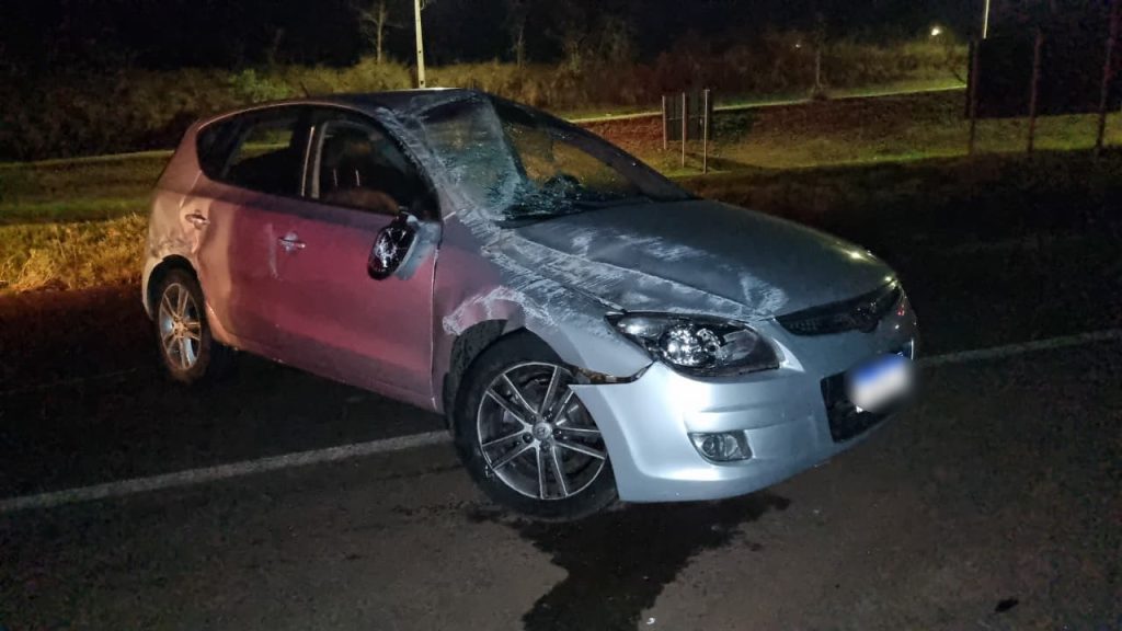 Chegando em Cascavel, motorista capota Hyundai I30 na BR-467