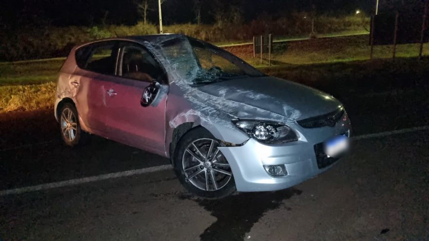 Chegando em Cascavel, motorista capota Hyundai I30 na BR-467