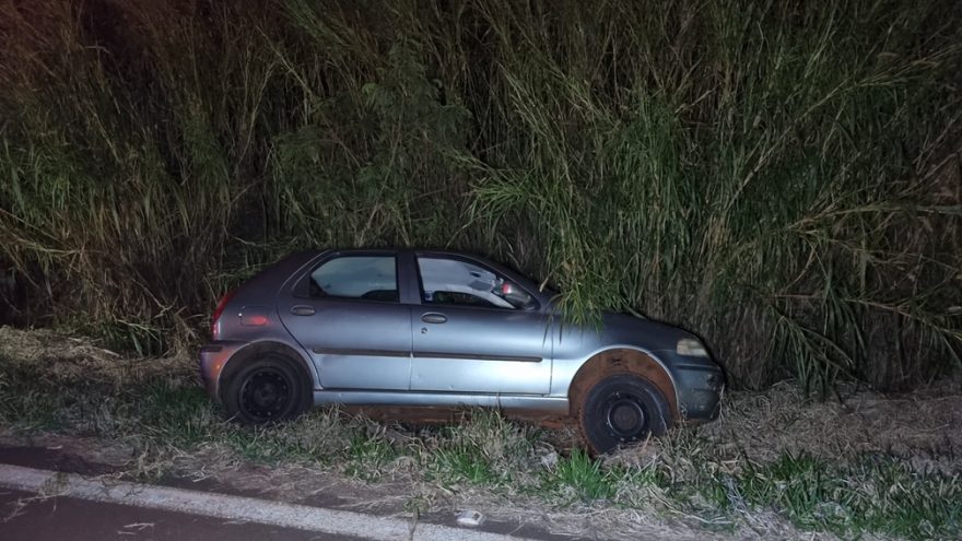 Acidente na BR-467: Motorista perde o controle da direção, sai da pista e fica ferida