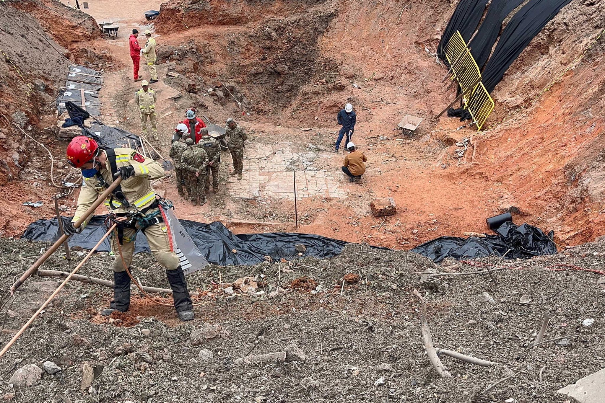 Grande quantidade de material genético recolhido pelos Bombeiros mostra violência da explosão