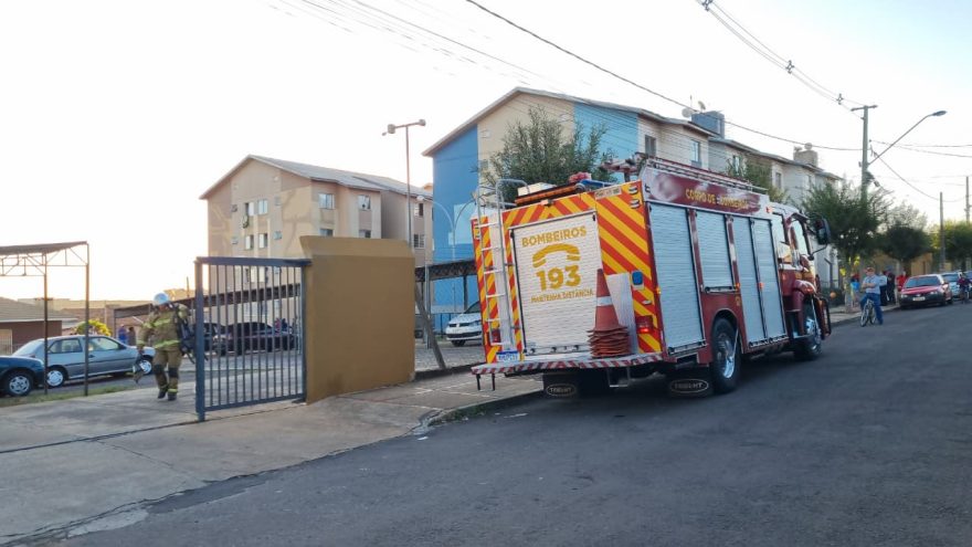 Secador de cabelo pega fogo em colchão e provoca correria no XIV de Novembro