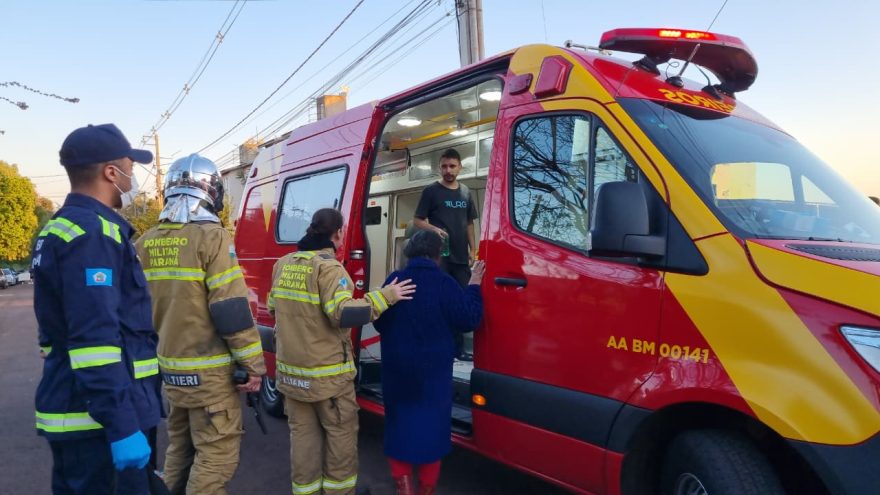 Após incêndio em apartamento no XIV de Novembro, duas pessoas são socorridas pelo Siate