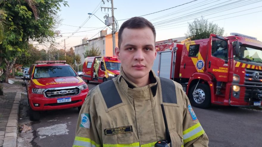 “Dois moradores inalaram fumaça e precisaram de atendimento”, afirma tenente sobre incêndio em apartamento
