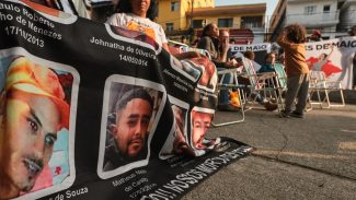 Familiares e movimentos fazem ato pelos 10 anos da chacina de Osasco Familiares e movimentos fazem ato pelos 10 anos da chacina de Osasco