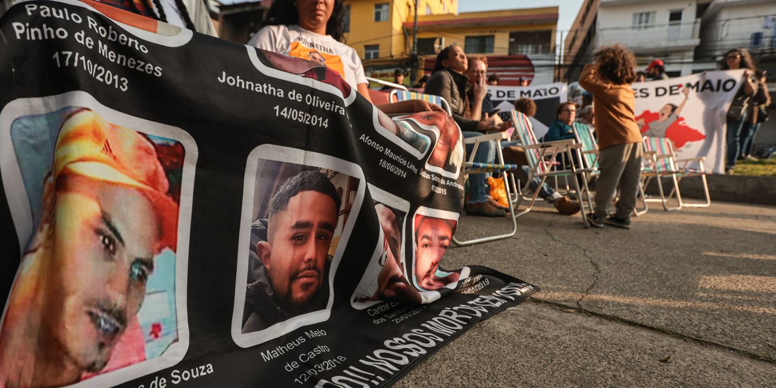 Familiares e movimentos fazem ato pelos 10 anos da chacina de Osasco Familiares e movimentos fazem ato pelos 10 anos da chacina de Osasco
