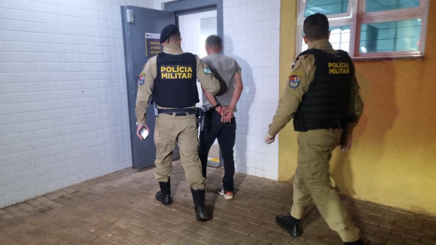 Homem é preso após agredir mulher com quem iniciou relacionamento há 15 dias