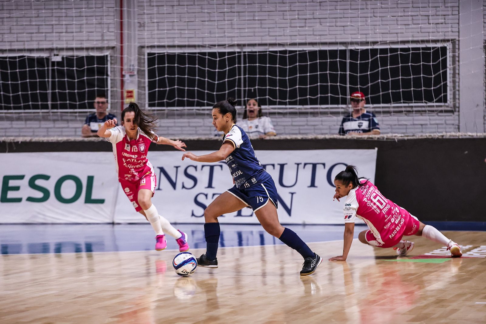 Stein Cascavel vence Pato Branco e mantém liderança no Paranaense Série Ouro de Futsal Feminino Stein Cascavel vence Pato Branco e mantém liderança no Paranaense Série Ouro de Futsal Feminino