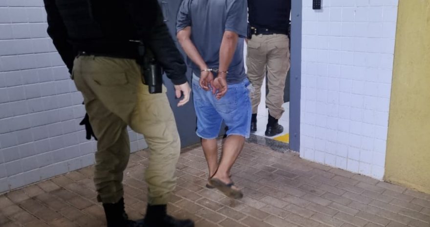 Homem é preso em Diamante d’Oeste após esfaquear companheira durante discussão