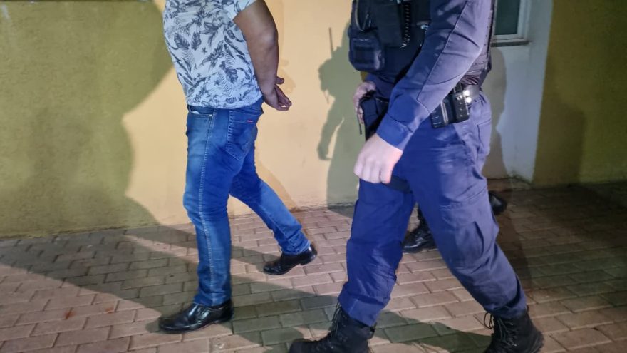 Suspeito de agredir a própria mãe é detido pela GM no Bairro Santa Felicidade