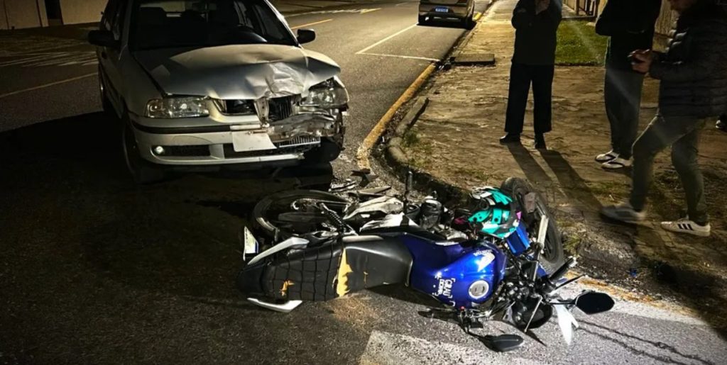 Jovem fica em estado grave e é levado ao Hospital Universitário após acidente na Av. Rocha Pombo