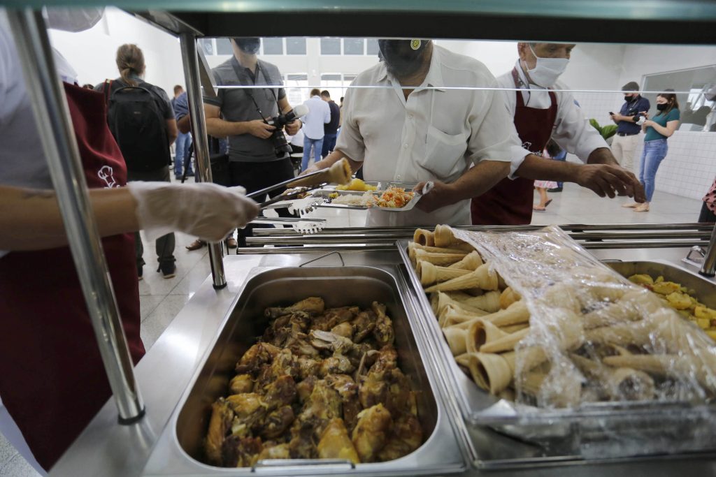 R$ 5,5 milhões em jogo: licitação vai escolher quem serve comida nos Restaurantes Populares