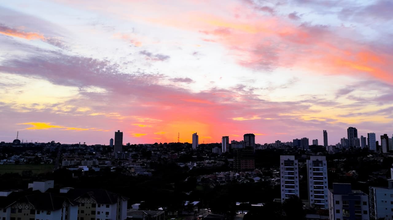 Cascavel no sopro: vento forte e chance de chuva à noite