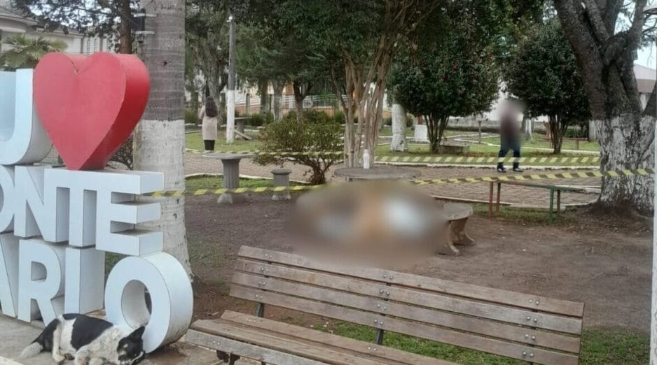 Adolescente de 15 anos mata mendigo a facadas em praça central