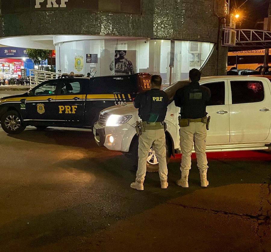 Dupla tenta levar Hilux roubada ao Paraguai e acaba presa pela PRF