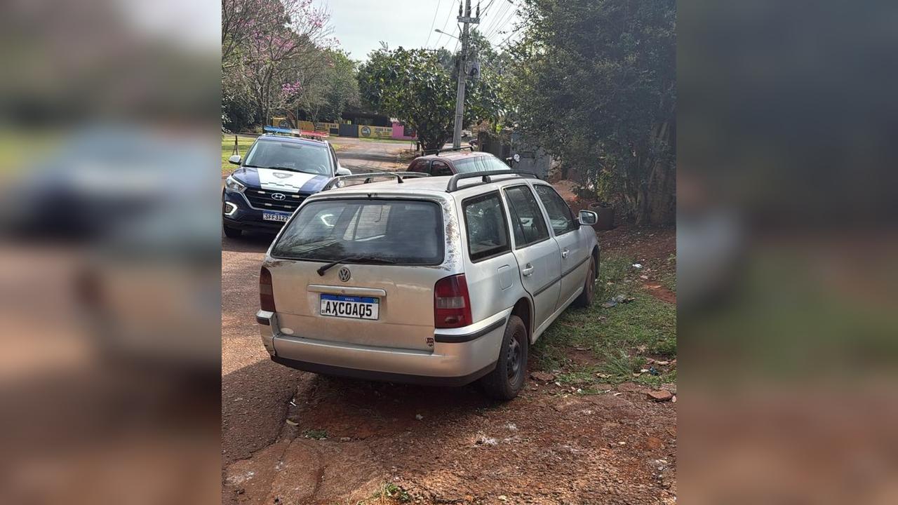 Carro furtado há três meses reaparece com placa trocada em Cascavel