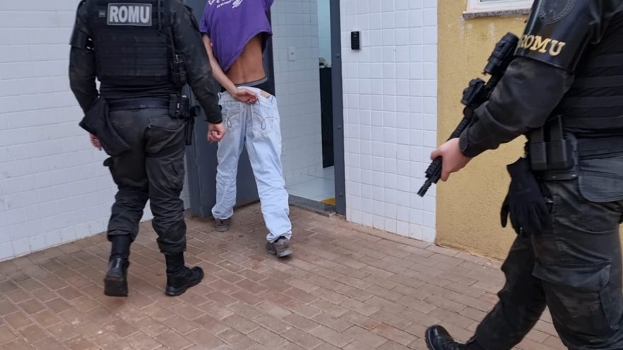 Jovem é detido com drogas no Bairro Interlagos