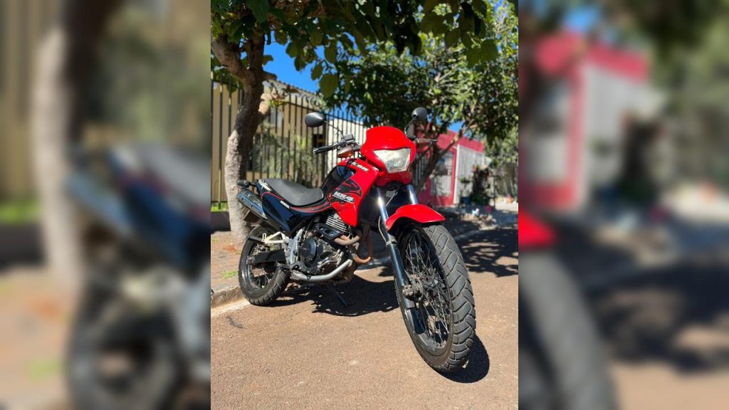 Motocicleta Honda NX4 Falcon é furtada no Centro de Cascavel