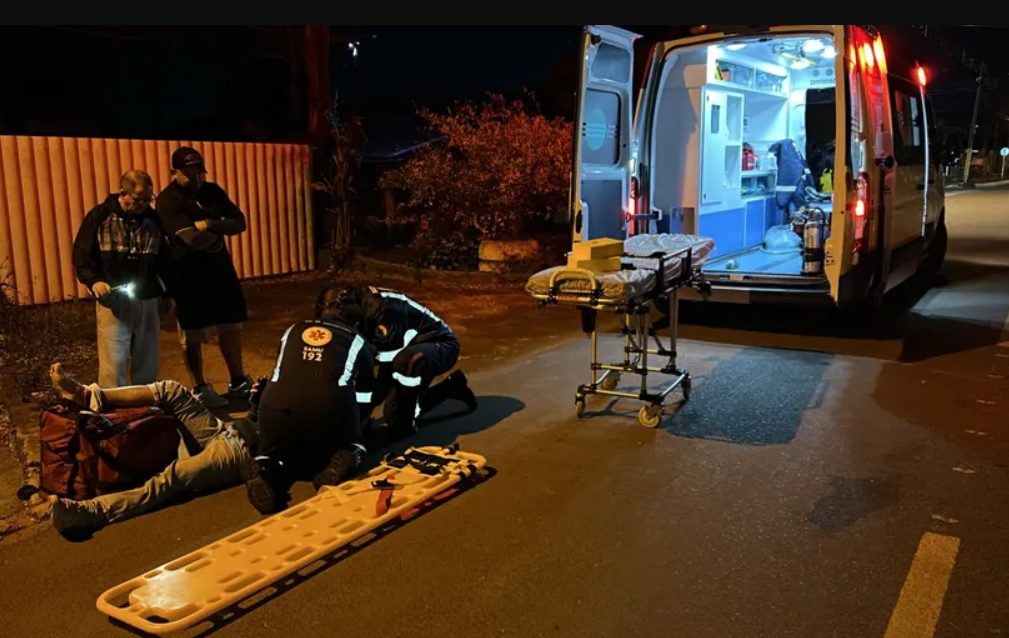 Motoboy sofre laceração no pé após cair de moto em Ponta Grossa