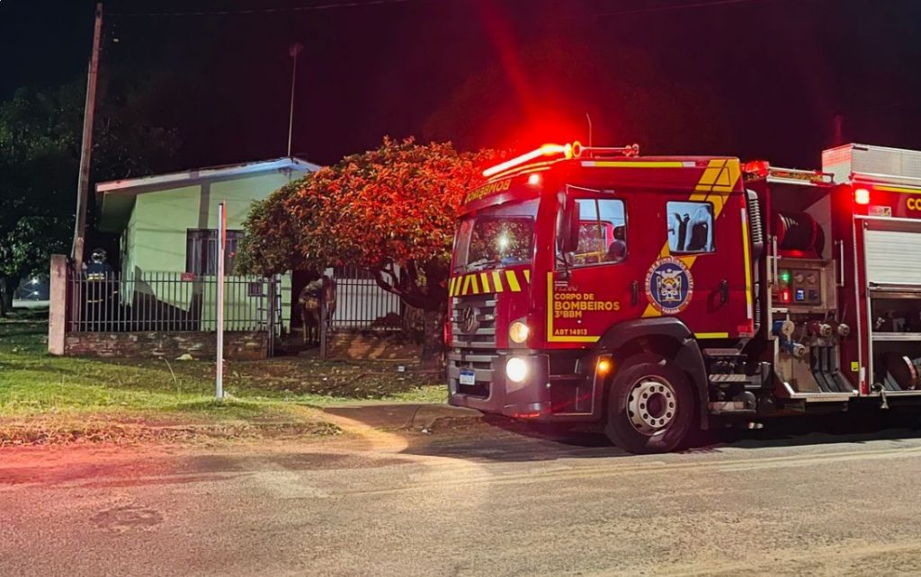 Incêndio em residência mobiliza bombeiros ao Jardim Curitiba, em Goioerê