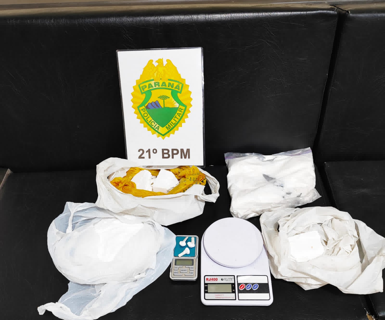 Traficante preso e laboratório de cocaína fechado pela Polícia Militar Traficante preso e laboratório de cocaína fechado pela Polícia Militar