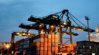 Exportações, emprego e investimentos tendem a recuar devido a tarifaço Exportações, emprego e investimentos tendem a recuar devido a tarifaço